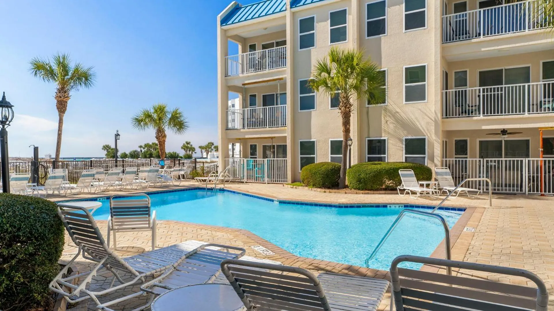 102 Poolside Apartment Destin